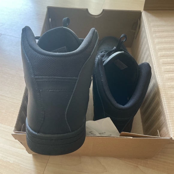 Black Classic Reeboks - Picture 4 of 6